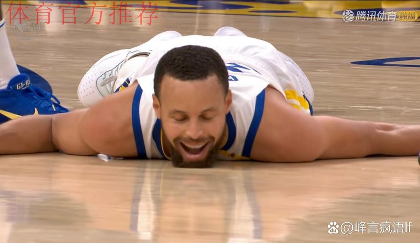 库里中路突入篮下 一记挑篮打板命中 库里中路突入篮下 一记挑篮打板命中